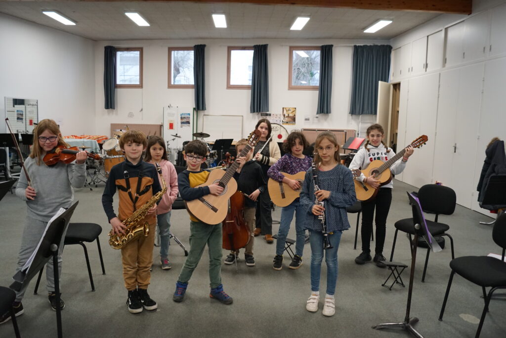J’ai 6 ans ou plus, je veux apprendre à jouer d’un instrument